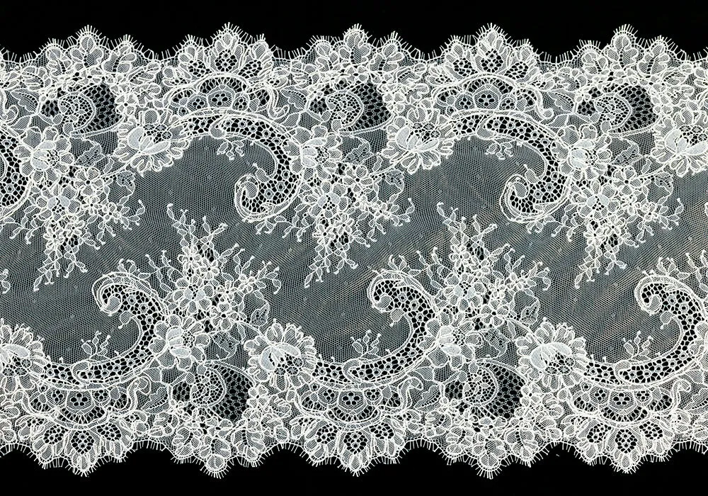 13" Ivory Alençon Galloon Lace with Eyelash Edge