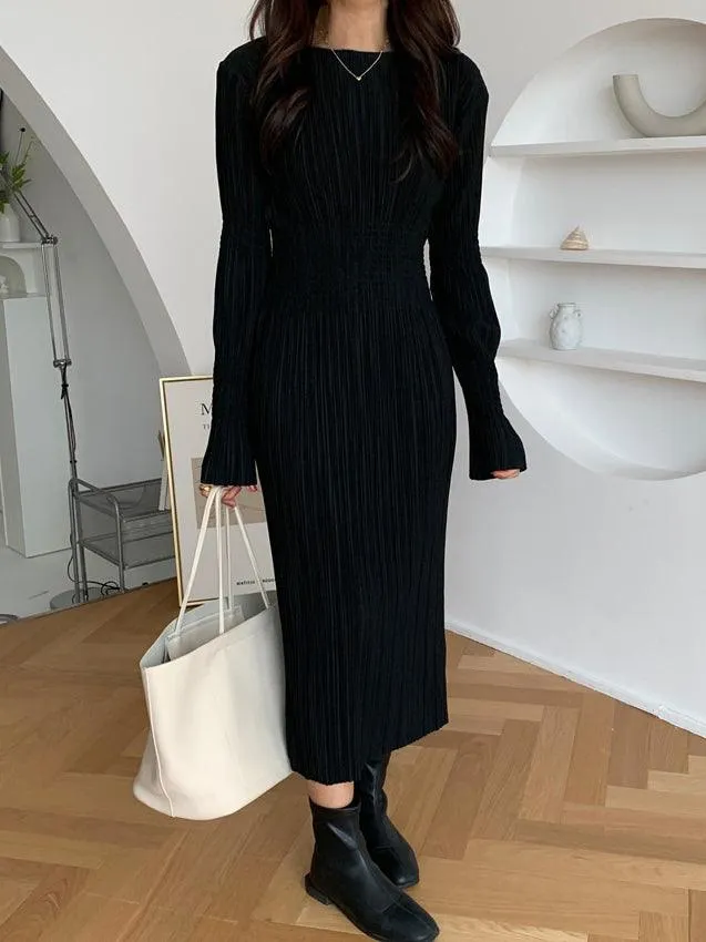 Simple Pleated Elastic Long-Sleeved Little Black Dress